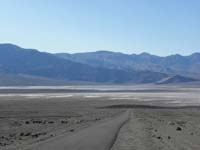 31-water_visible_in_distance_from_Artists_Palette_Rd_to_Badwater_Rd