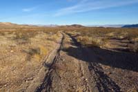 05-dirt_road_and_desert_scenery_from_trailhead