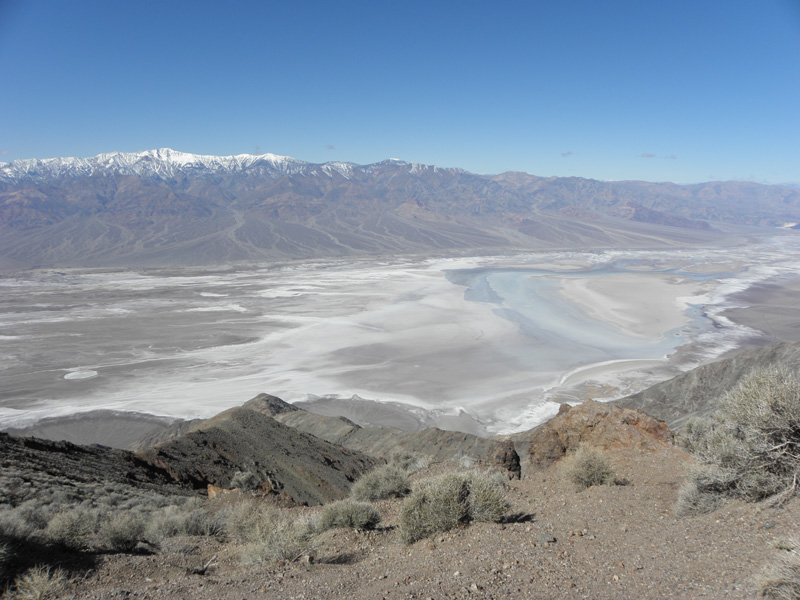 01-Dante's_View-snow_covered_Telescope_Peak_and_water_in_Death_Valley_salt_flats-March_2010_late_morning