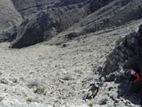 32-heading_down_towards_really_neat_slot_canyon_to_left_out_of_view