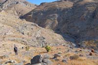 20-descending_into_the_slot_canyon_drainage
