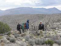 39-group_ready_to_hike_down_steep_slope