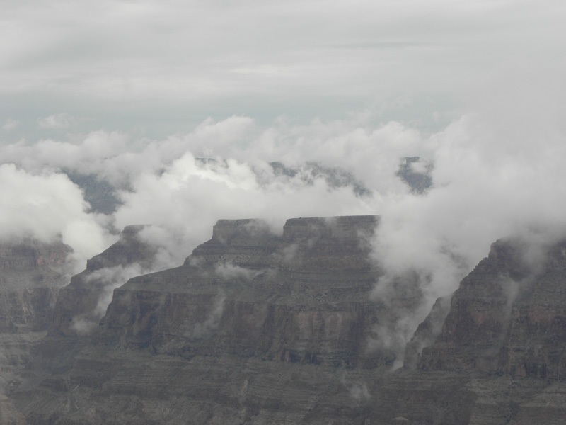06-zoom_of_cloudy_north_rim_of_canyon