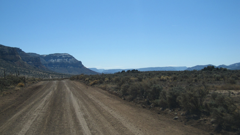 01-dirt_road_approaching_National_Park_portion-southern_side_of_Grand_Canyon_in_distance-from_Jenn
