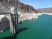 12-NV_intake_tower_and_upstream_of_Hoover_Dam