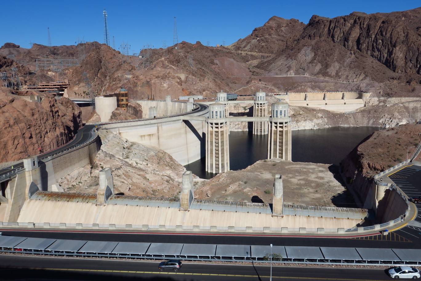 08-Hoover_Dam_view_from_scenic_view