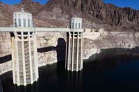 15-Nevada_Intakes_and_spillway_view