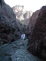25-Kristi_enjoying_the_canyon
