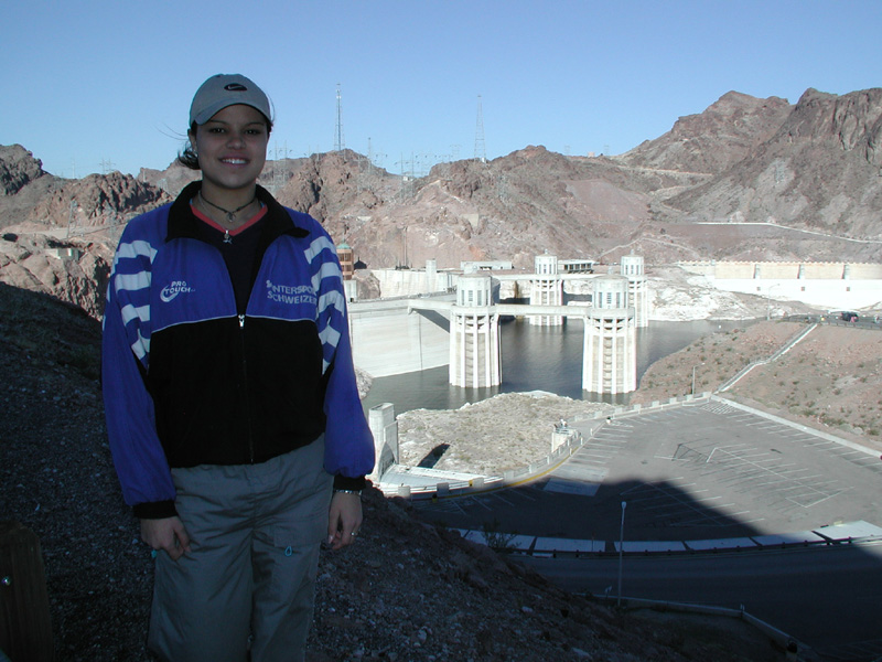03-Steffi_at_the_Hoover_Dam