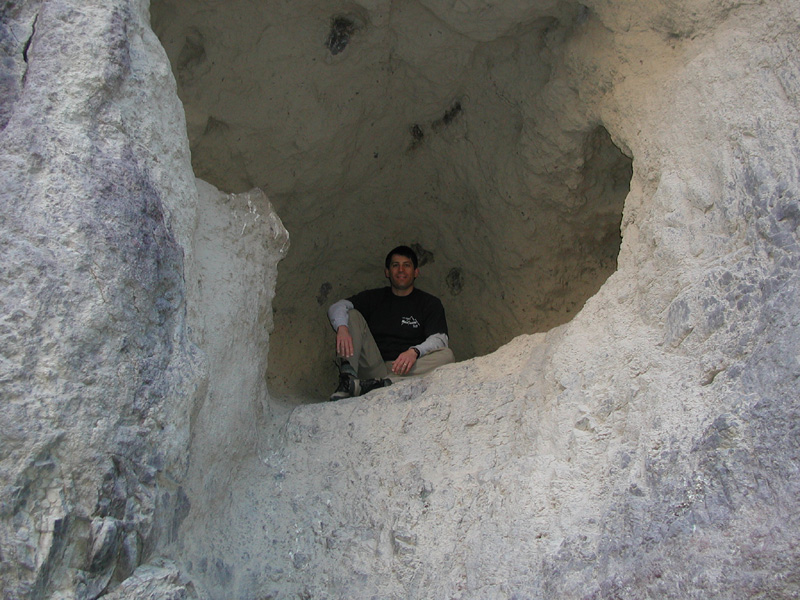 09-Chris_in_a_cave