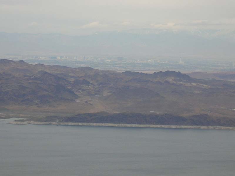 10-Lake_Mead_with_Las_Vegas_in_the_distance