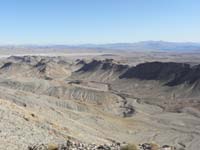 32-views_with_Lake_Mead_in_the_distance