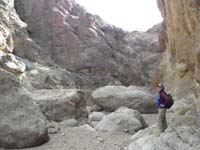 09-Kristi_and_the_canyon