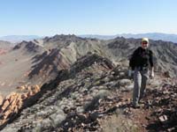 32-Susan_and_scenic_views_before_the_peak