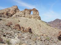 52-group_on_the_trail_with_Liberty_Bell_Arch