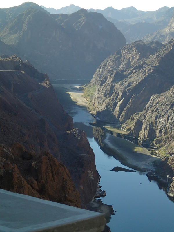 07-view_from_road_to_Hoover_Dam_below_bridge_bypass-taken_while_driving_very_slowly_without_stopping-20121030