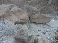 05-lots_of_petroglyphs_and_metate