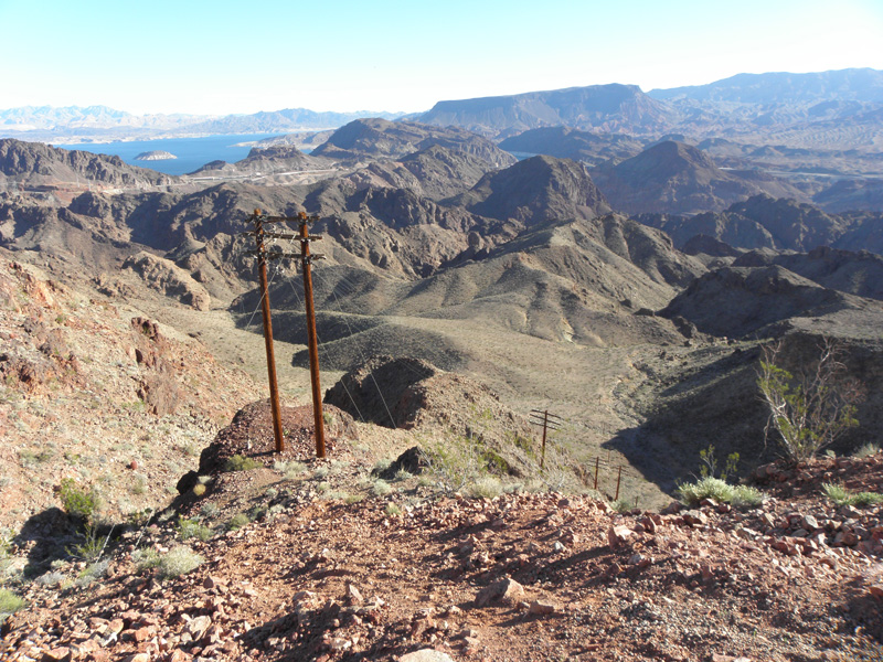 03-scenic_view-steep_and_tough_route_down_along_powerlines-Hoover_Dam-Bridge_Peak_in_center