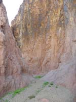 19-neat_high_cliffs_in_drainage
