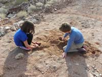 34-Sierra_and_Kenny_play_in_the_dirt_at_the_trailhead