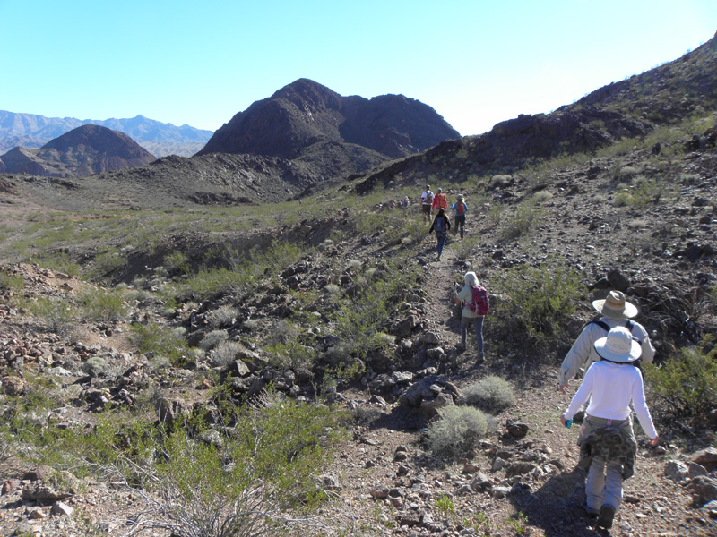 12-group_on_trail_heading_to_peak