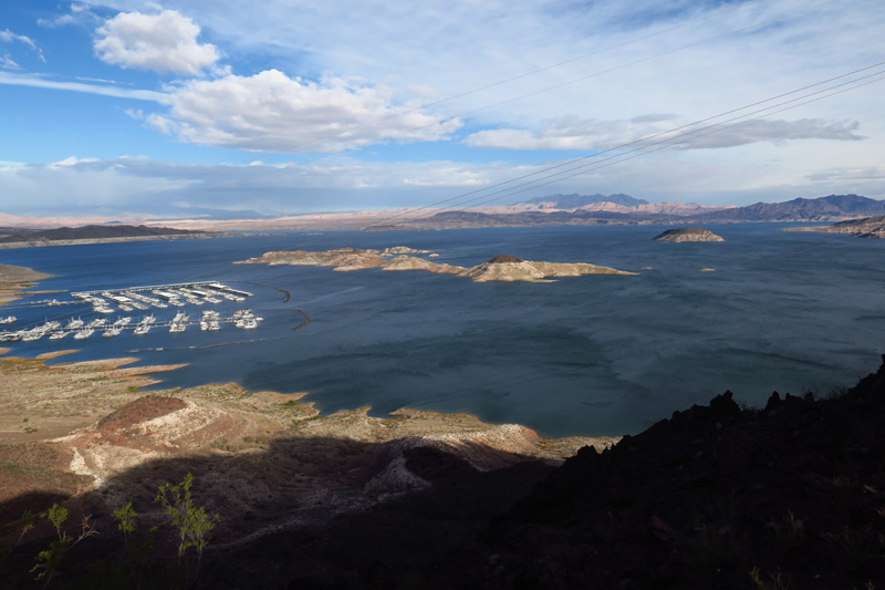 01-view_of_Lake_Mead_from_Lake_Mead_Overlook_near_Hoover_Dam-windy_day_on_lake