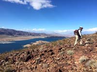 30-me_walking_up_final_slope_with_Lake_Mead_in_background-from_Laszlo