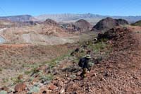 34-Glenn_ascending_slope_to_ridgeline-great_views_of_peak_and_area_with_afternoon_sun