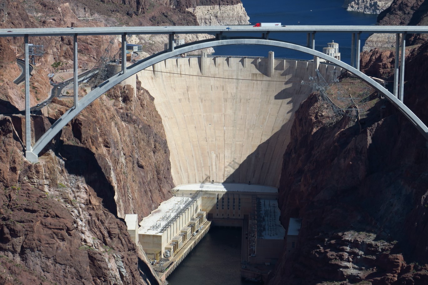 34-Hoover_Dam_and_bypass_bridge