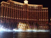 17-Bellagio_fountains_with_laser_light_display-Carp