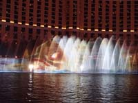 19-Bellagio_fountains_with_laser_light_display-Carp