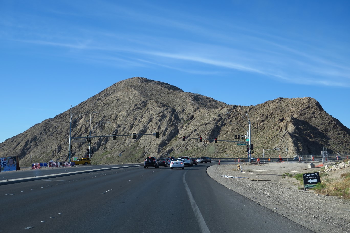 02-Lone_Mountain_from_north_on_I215