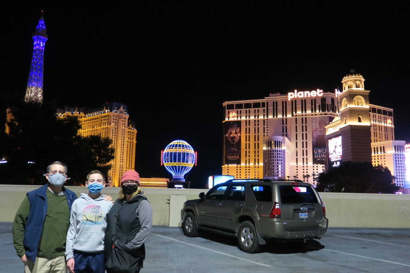 03-family_with_Paris_and_Planet_Hollywood_in_background-from_top_of_Bellagio_parking_garage