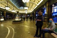 30-Bellagio_porte_cochere_is_not_busy_at_all