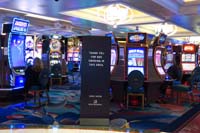 56-Bellagio_casino-non_smoking_area-many_people_chain_smoke_so_they_don't_have_to_wear_mask