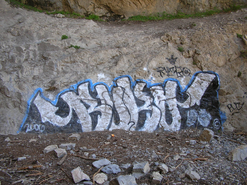21-graffiti_at_Big_Falls