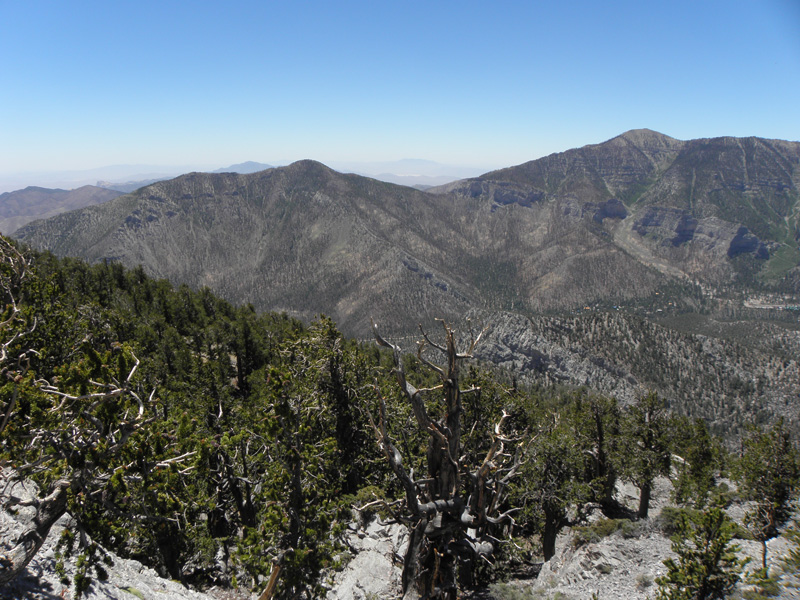 04-scenic_view_from_peak-looking_toward_Harris_Peak_and_Griffith_Peak