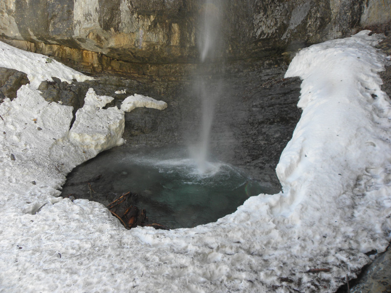 26-base_of_Big_Falls_with_snow