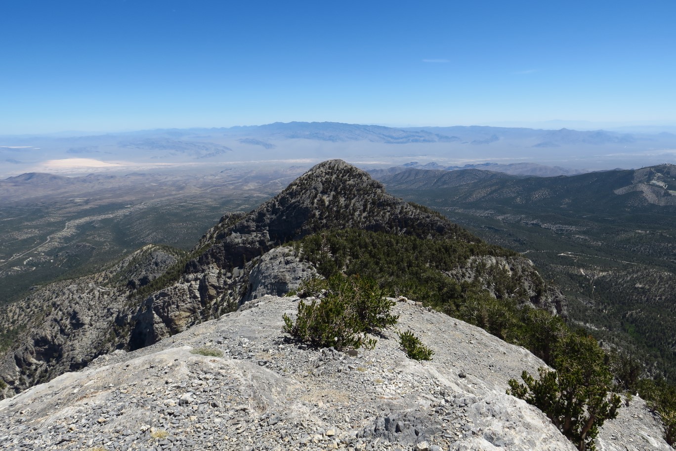 35-scenic_view_from_peak-looking_NE-Mummy_Nose