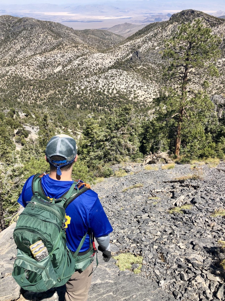 30-Kevin_contemplating_route_down-from_Laszlo