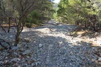 58-LinkDRTinCan_Cnt_TJ-dirt_road_ends,Link_Trail_ahead_and_L,R-short_connector_to_Tin_Can_Alley