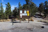 02-new_trailhead_info_board-entering_via_right,then_out_left_for_CCW_loop