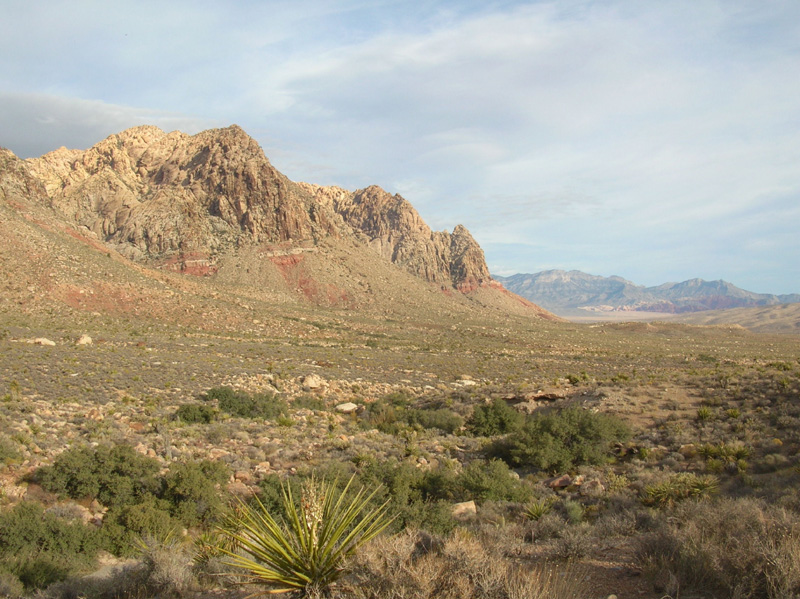 04-scenic_views_of_Red_Rock_from_trailhead