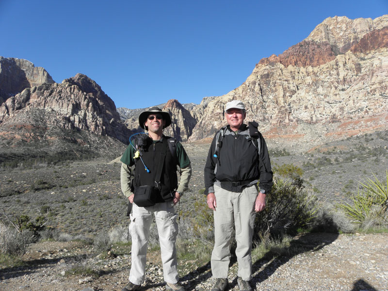 01-Larry_and_I_at_the_trailhead_for_Pine_Creek_Canyon