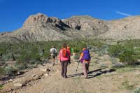 03-group_walking_up_the_dirt_road_leading_to_base_of_mountain-Laszlo,Rozi,Ed,Luba