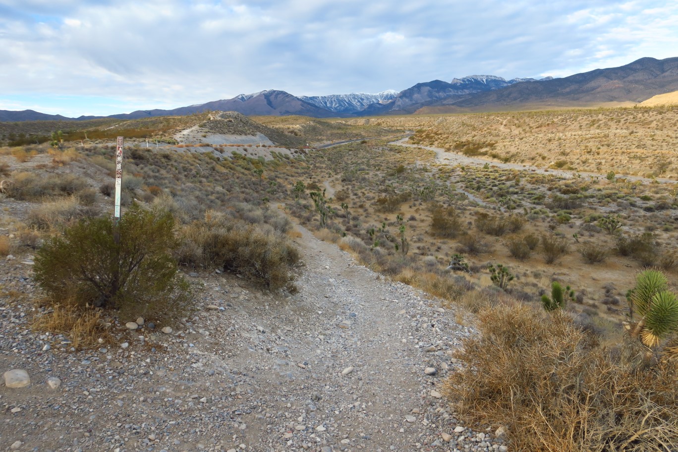 02-trailhead-quite_cool_in_the_upper_30s