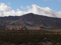 76-more_pretty_scenery_with_light_hitting_mountains