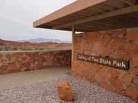 01-visiting_Valley_of_Fire_State_Park_for_a_hike