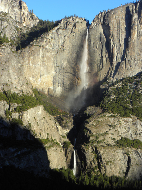 02-sunrise_view_of_Yosemite_Falls