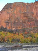 14-fall_colors_at_Big_Bend_along_Virgin_River_with_Angels_Landing